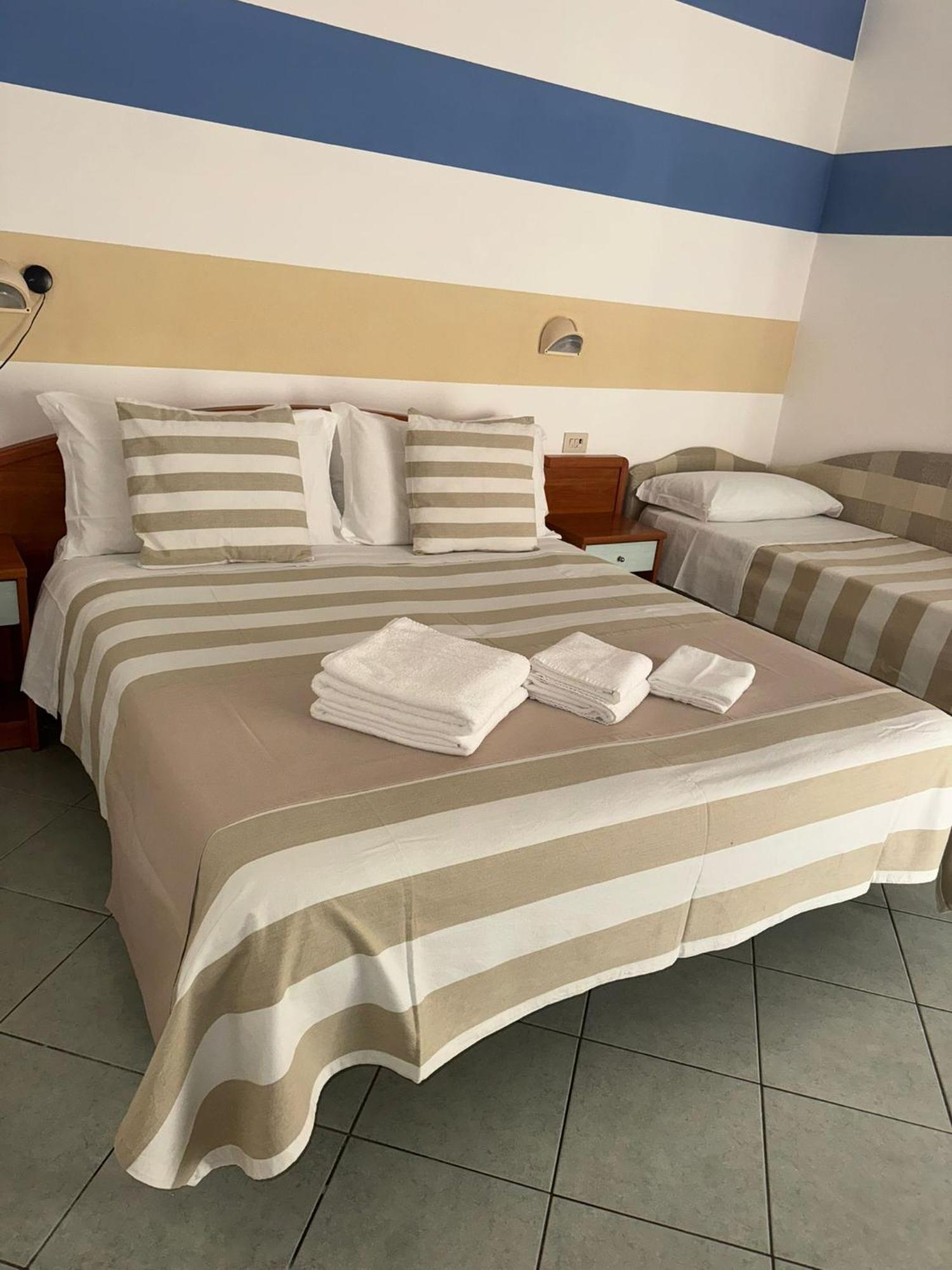 Hotel Villa Caterina Rimini Exterior photo